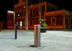 Pilona escamoteable luminosa estación Montgat
