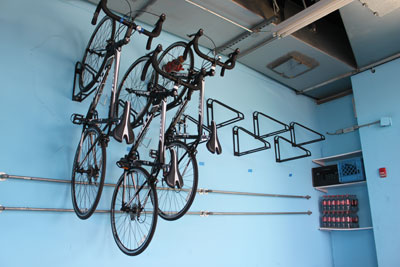 aparca bicicletas para la pared