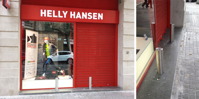 Instalación pilonas seguridad tienda Helly Hansen