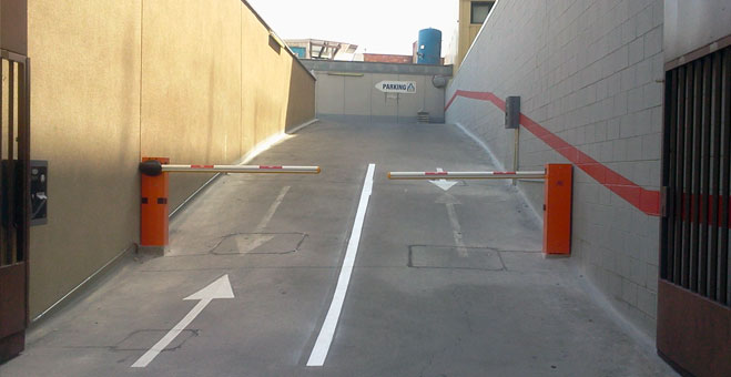 Instalación barreras y control accesos parking supermercado