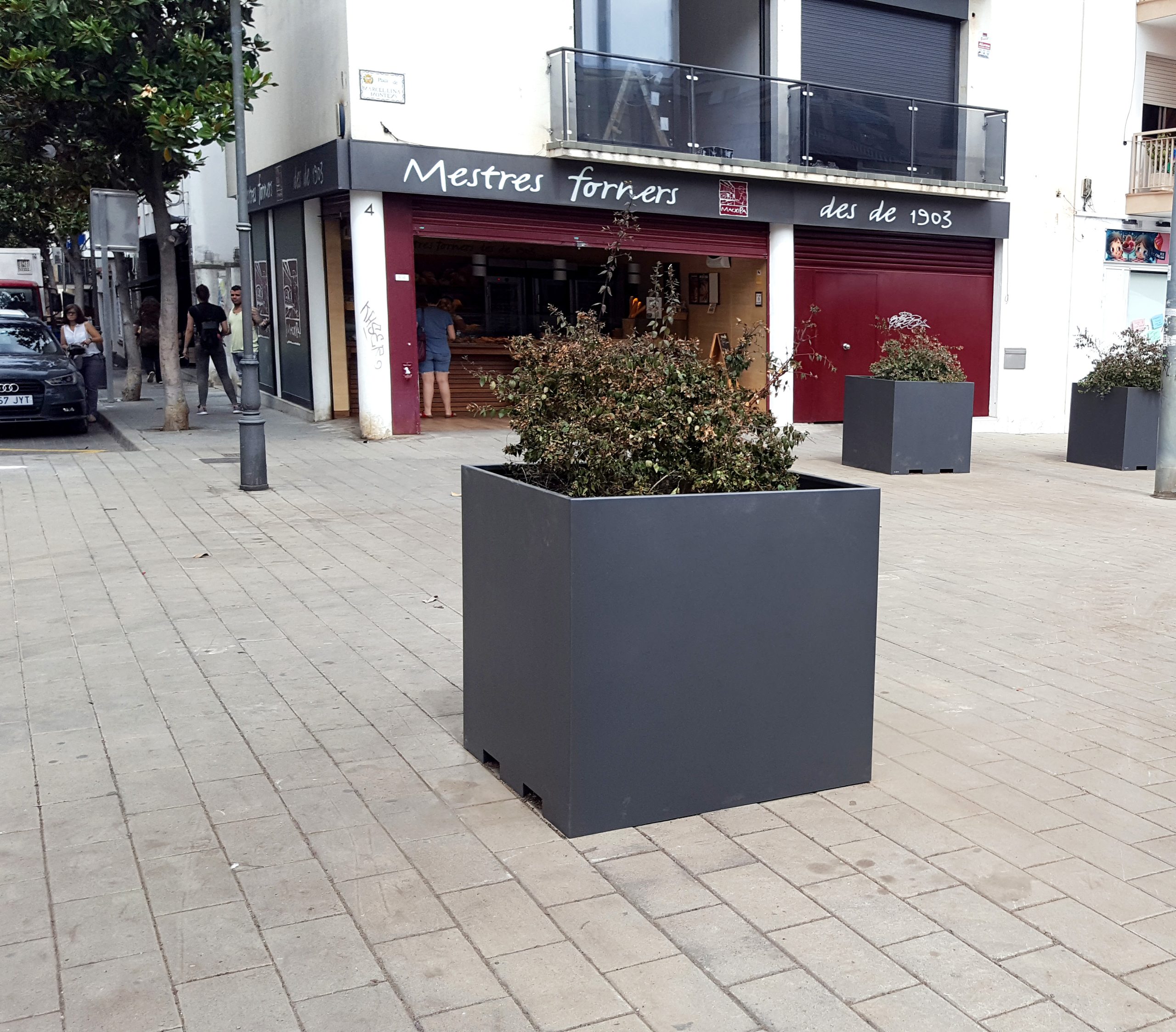 Instalación de pilonas y aparcabici en San Antoni de Calonge (Gerona)