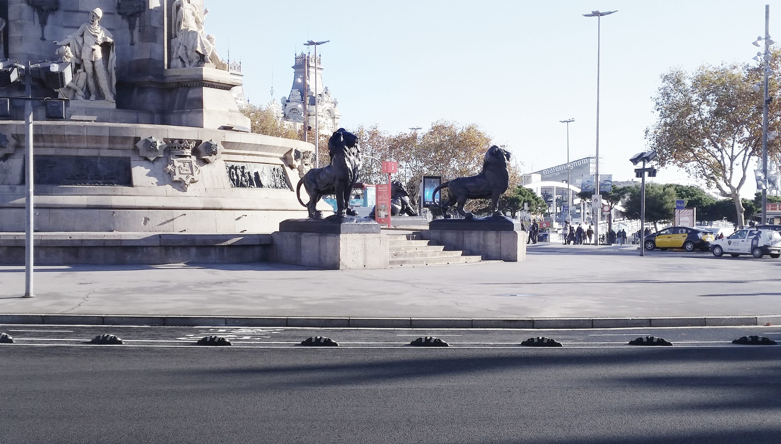 Separadores viales Monumento Colon Barcelona