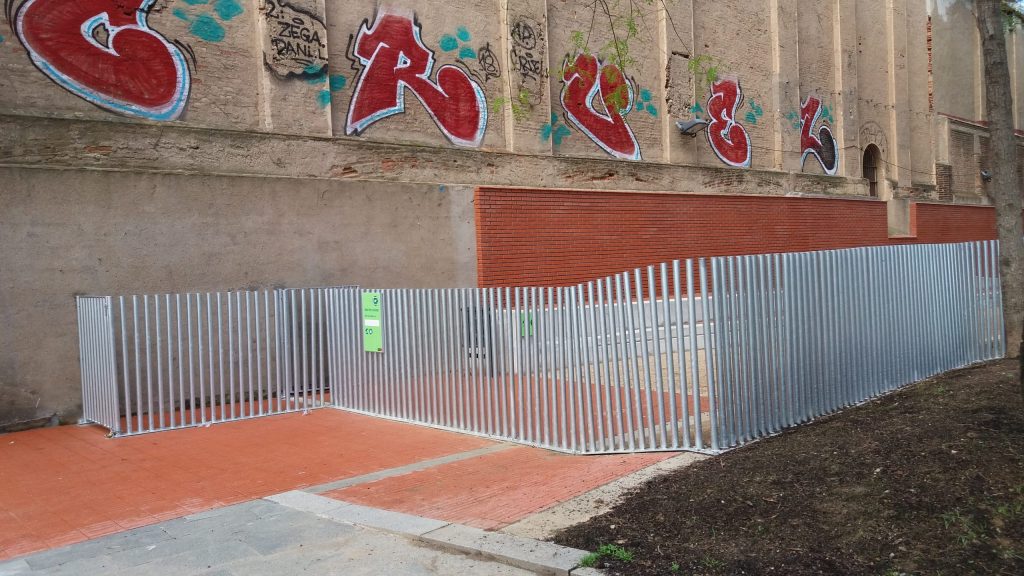 Vallado área de perros en la Barceloneta