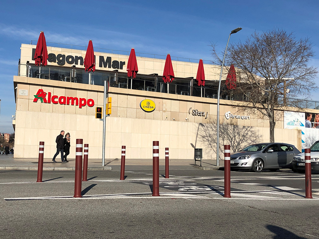 Pilonas A-Flex carril bici en Barcelona