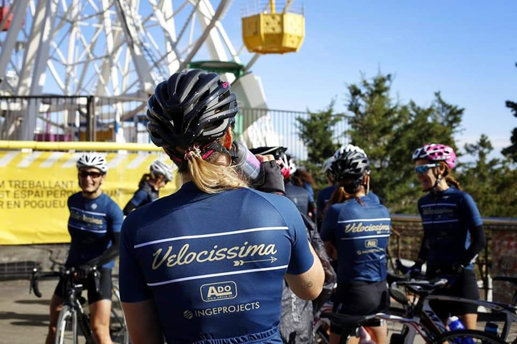 Ado apoyando al ciclismo femenino