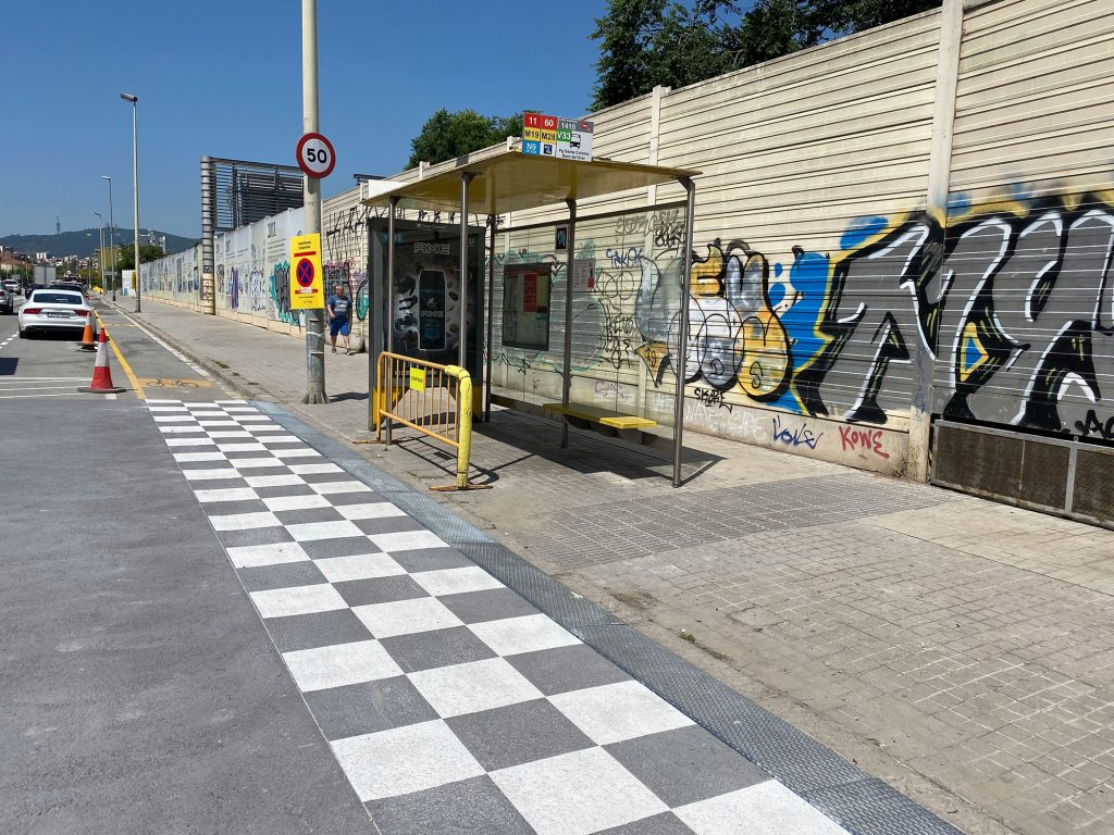 Rampa accesos abatible para paradas de bus y carriles bici o ampliación de terrazas