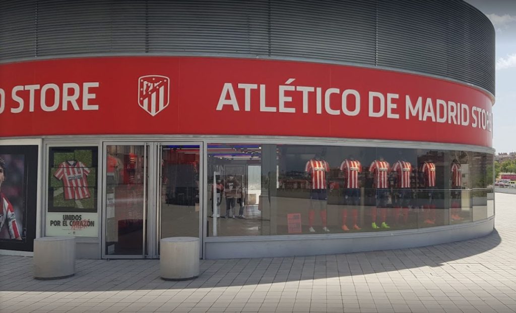 Pilonas de hormigon instaladas al Atletico de Madrid por Ado