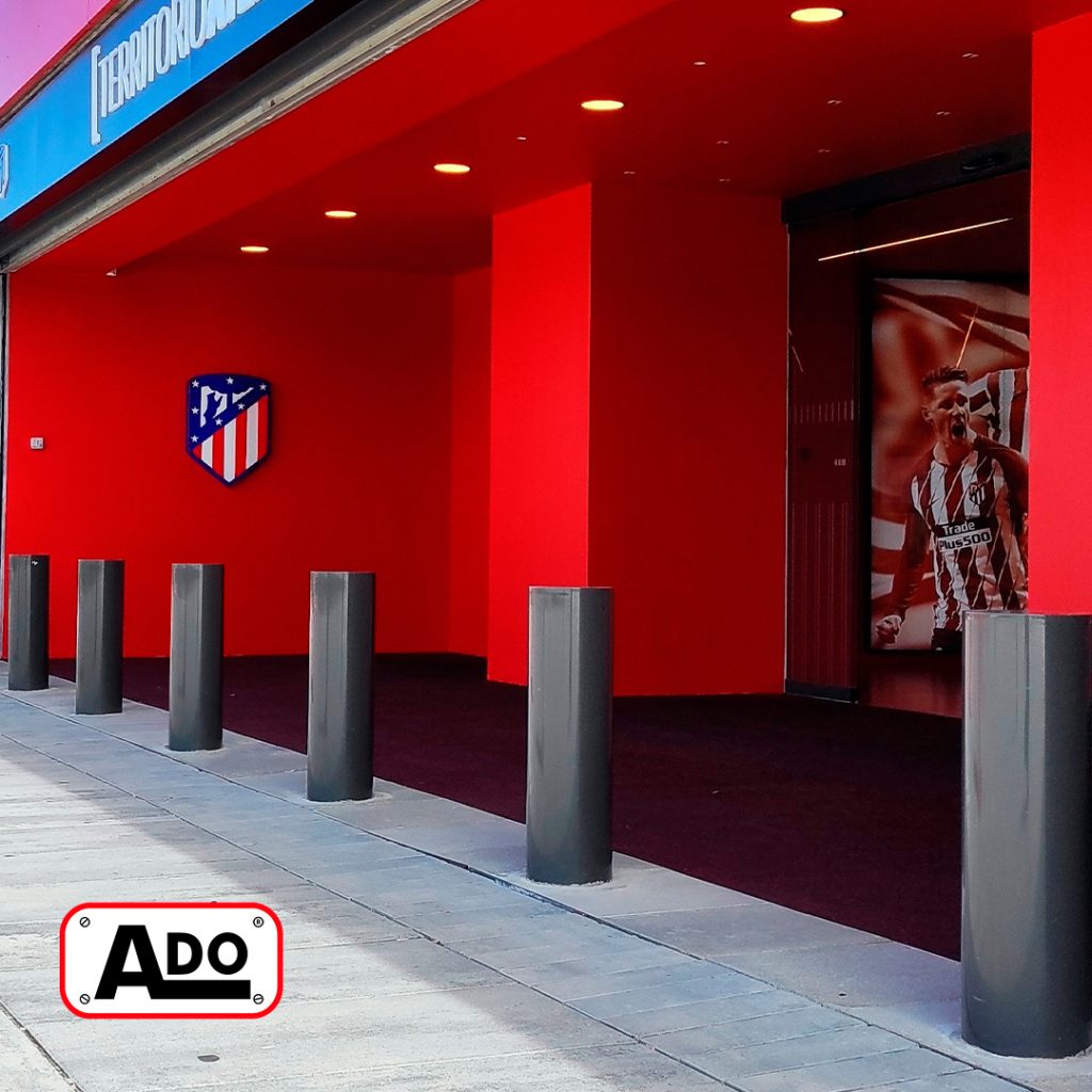 Pilonas fijas instaladas en el store del Wanda Metropolitano