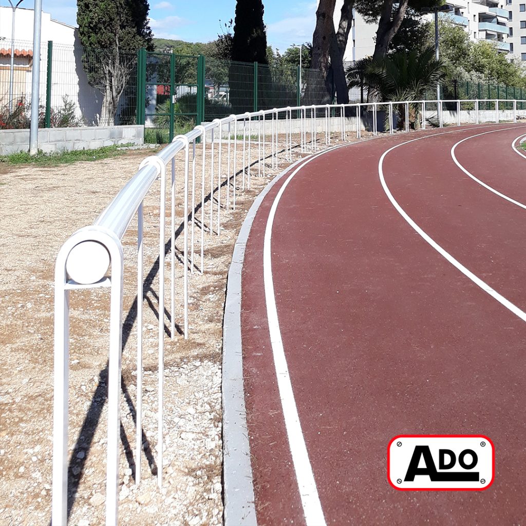 Barandilla Zeus Instalada en pista de atletismo de Calafell