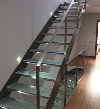 escalera con peldaños vidrio escalera interior