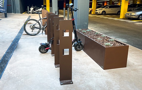 aparcabicicletas totem imitación corten instalado