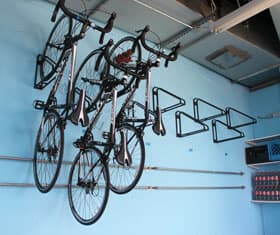 aparca-bicicletas pared instalado