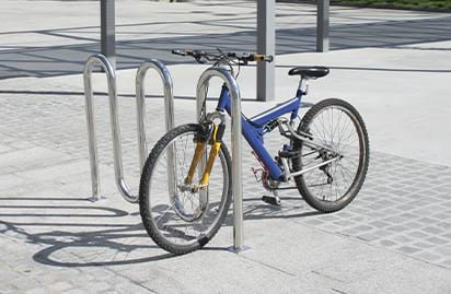 aparca-bicicletas snake instalado