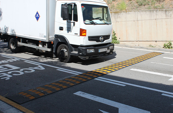 bandas reductoras de velocidad instaladas de 3 mm de altura bandas reductoras de velocidad instaladas de 3 mm de altura