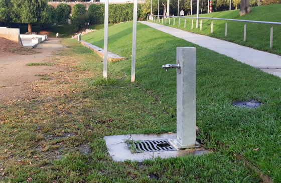 fuente gota de hierro galvanizado