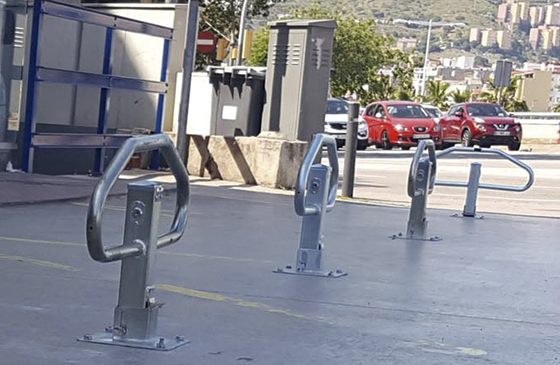 Bolardo abatible o barrera abatible guarda plaza parking