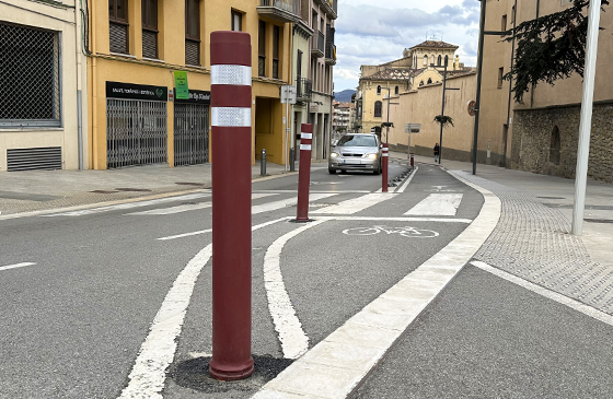 pilonas flexibles a-blen dt carril bici instaladas