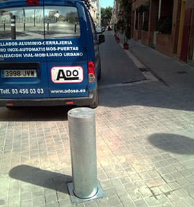 Bolardo automático modelo bruselas instalado