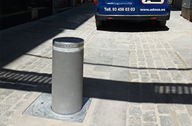 pilona escamoteable hierro instalada
