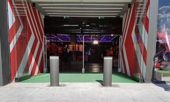 Pilonas escamoteables instaladas en Estadio Atletico de Madrid