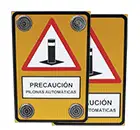 señal precaución pilonas