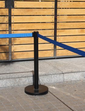 detalle poste delimitador cinta extensible