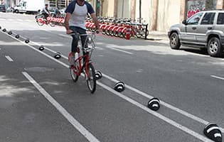 separador vial asimetrico ado instalado en bcn