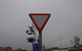 señal de trafico instalada señal de trafico instalada